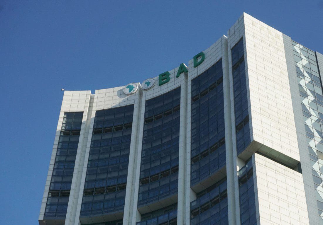 Modern high-rise building with the letters "obad" on the facade against a clear blue sky.